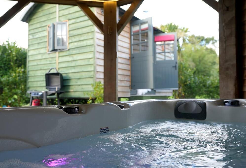 Romantic Retreat - Luxury Shepherds Hut + Hot Tub! Camborne Exterior photo